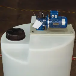 Емкость дозировочная 500 с лопастной мешалкой